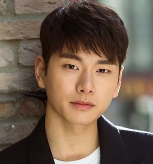 Lee Yi Kyung